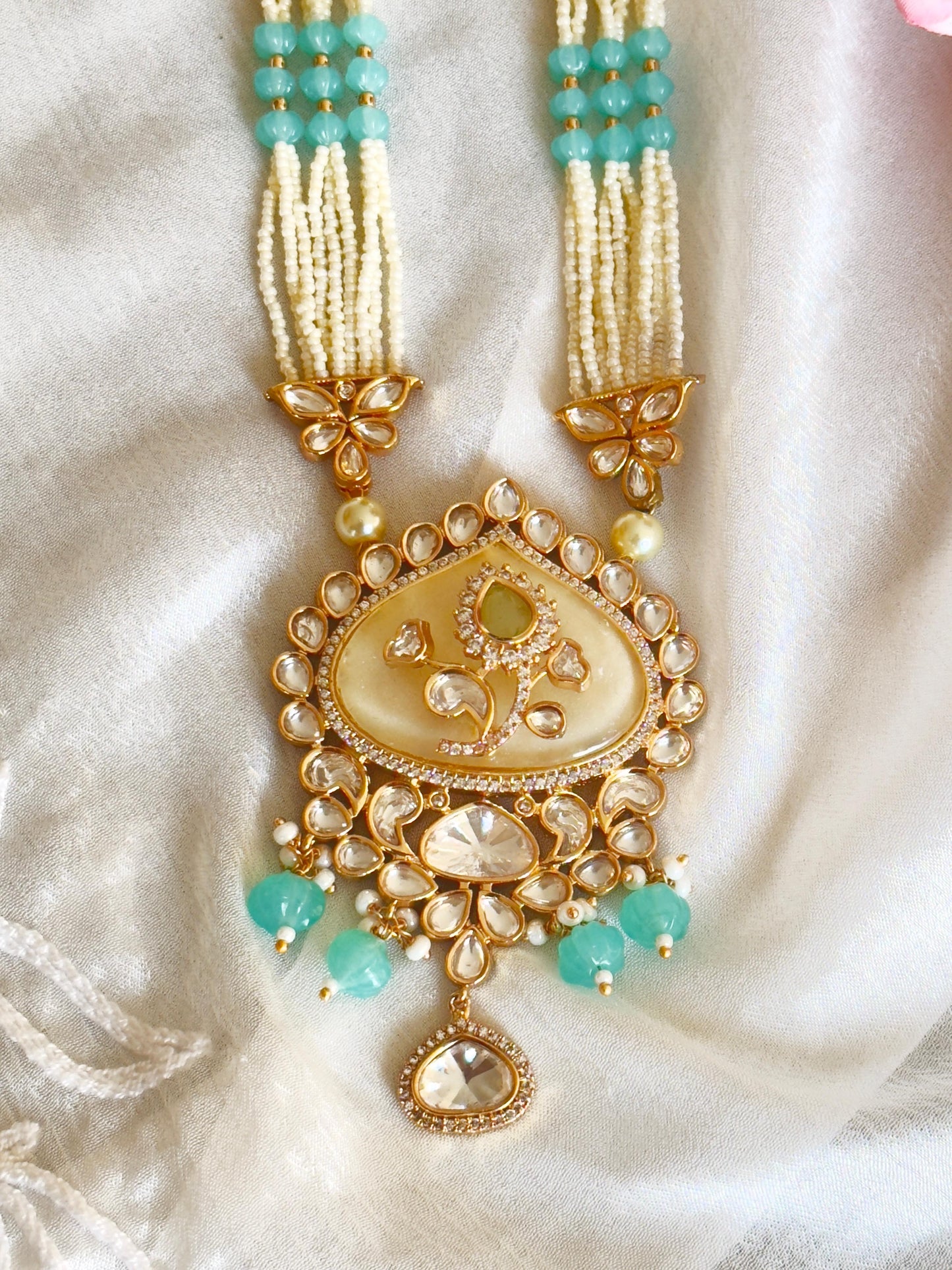 Saiba Pendant Necklace