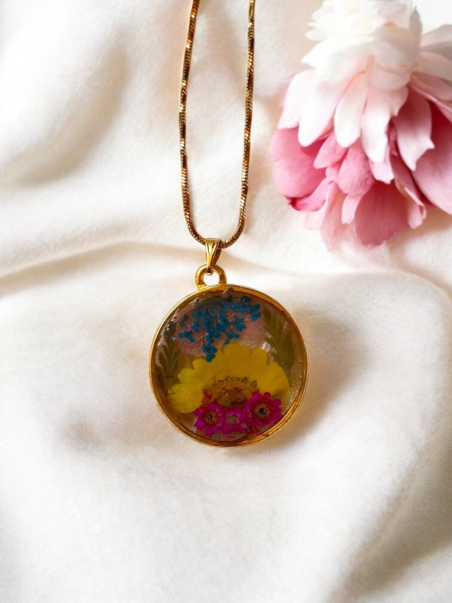 Round Resin Pendant Necklace
