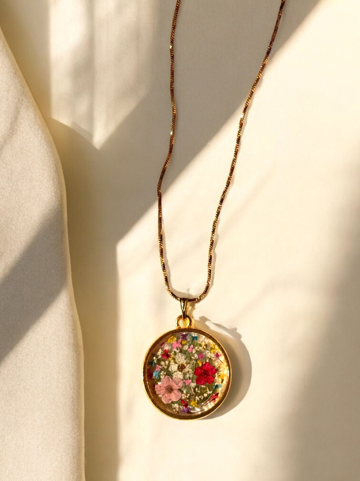 Flower Resin Pendant Necklace