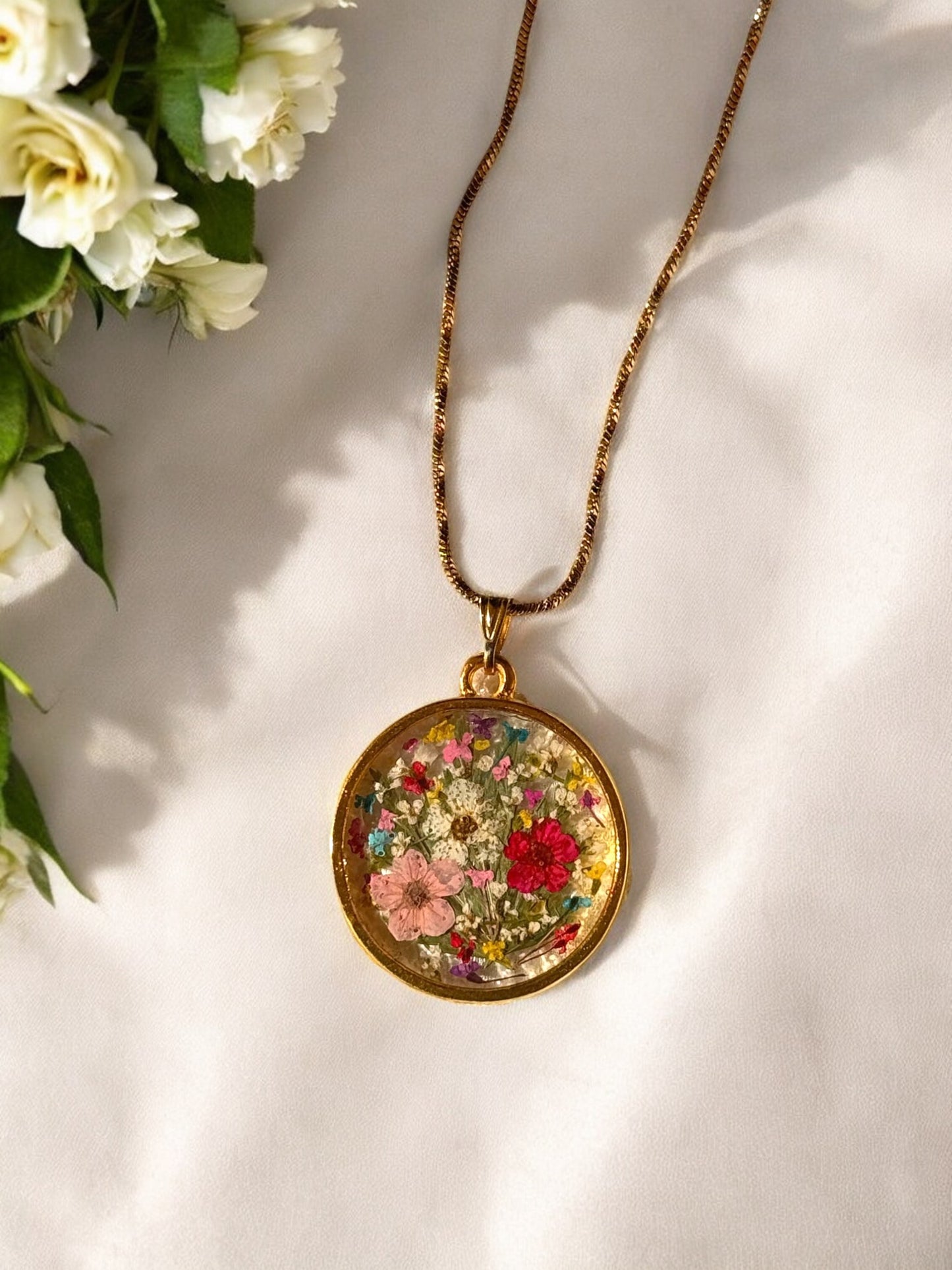 Flower Resin Pendant Necklace