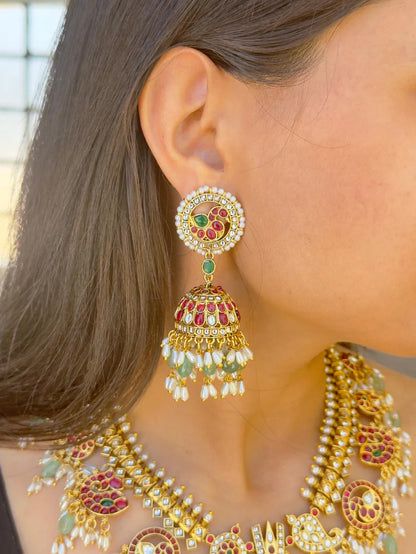 Indri Kemp Polki Pearl Necklace Set