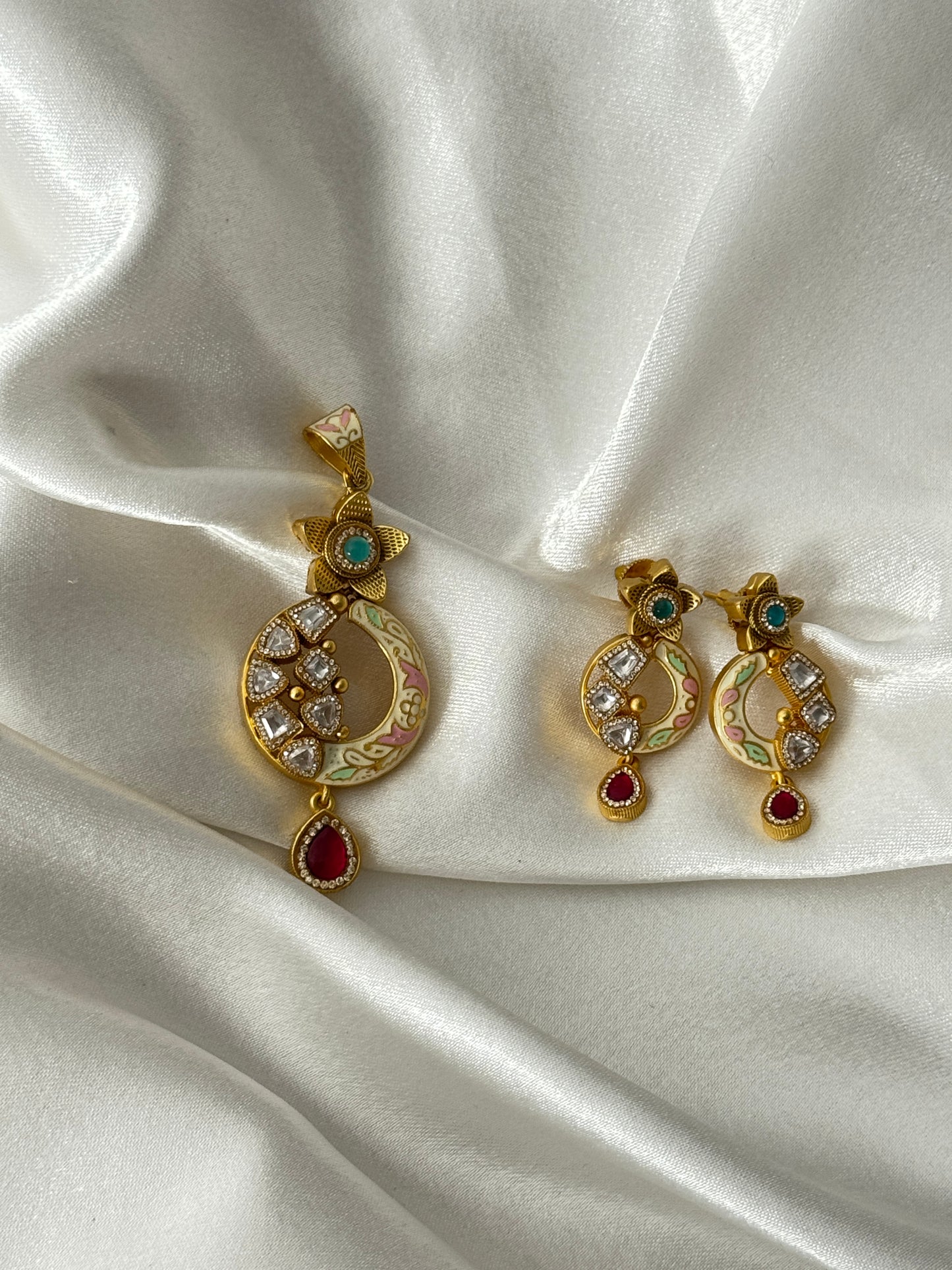 Royal Kundan Polki Pendant Set