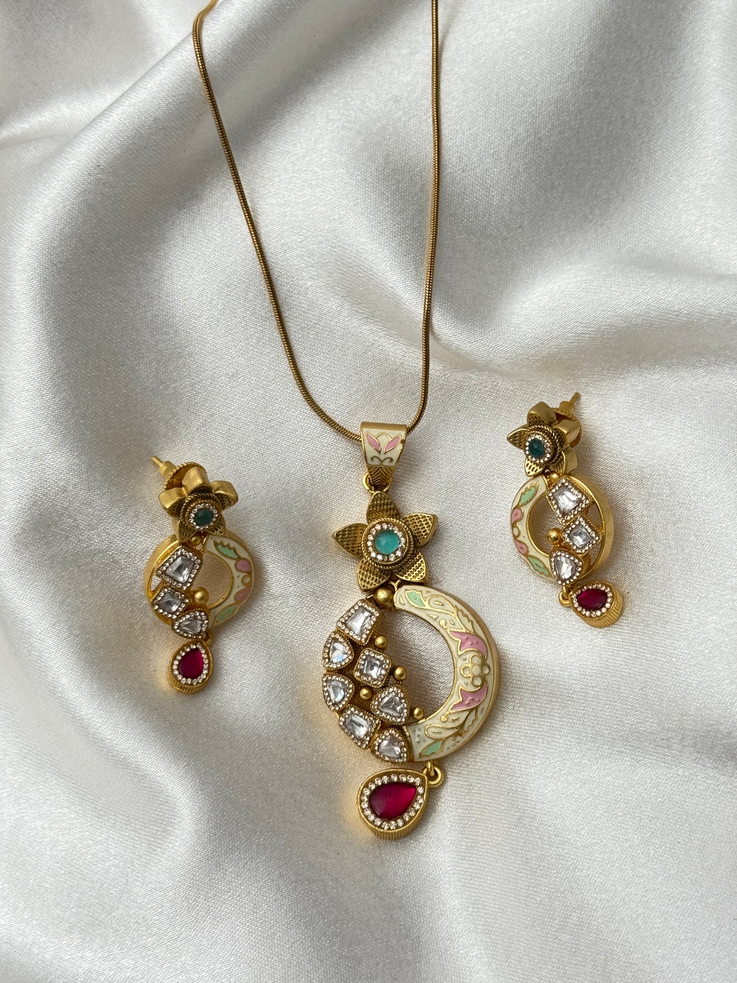 Royal Kundan Polki Pendant Set