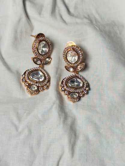 Taarini Kundan Leaf Design Necklace Set