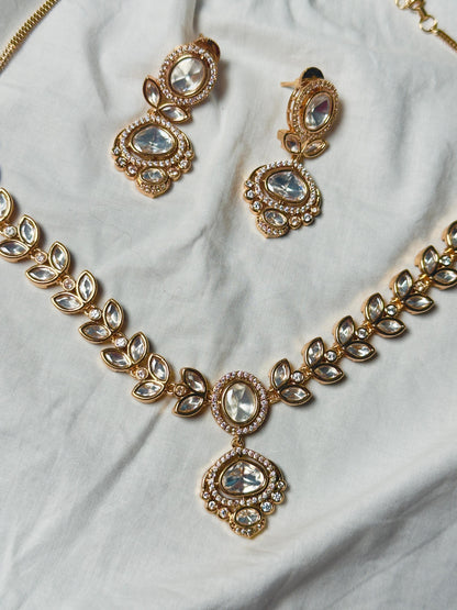Taarini Kundan Leaf Design Necklace Set