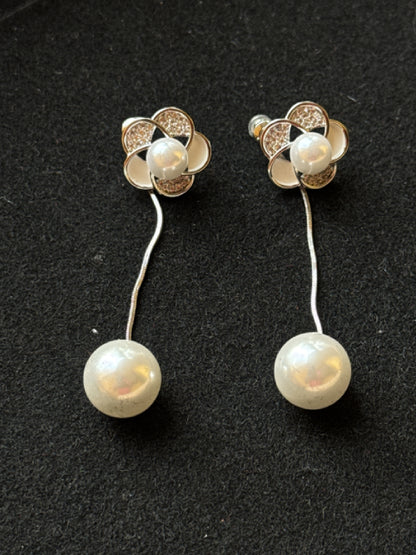 Pearl Blossom 18K Gold Plated Mother of Pearl Drop Earrings