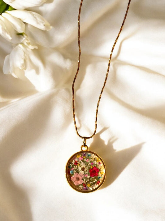 Flower Resin Pendant Necklace